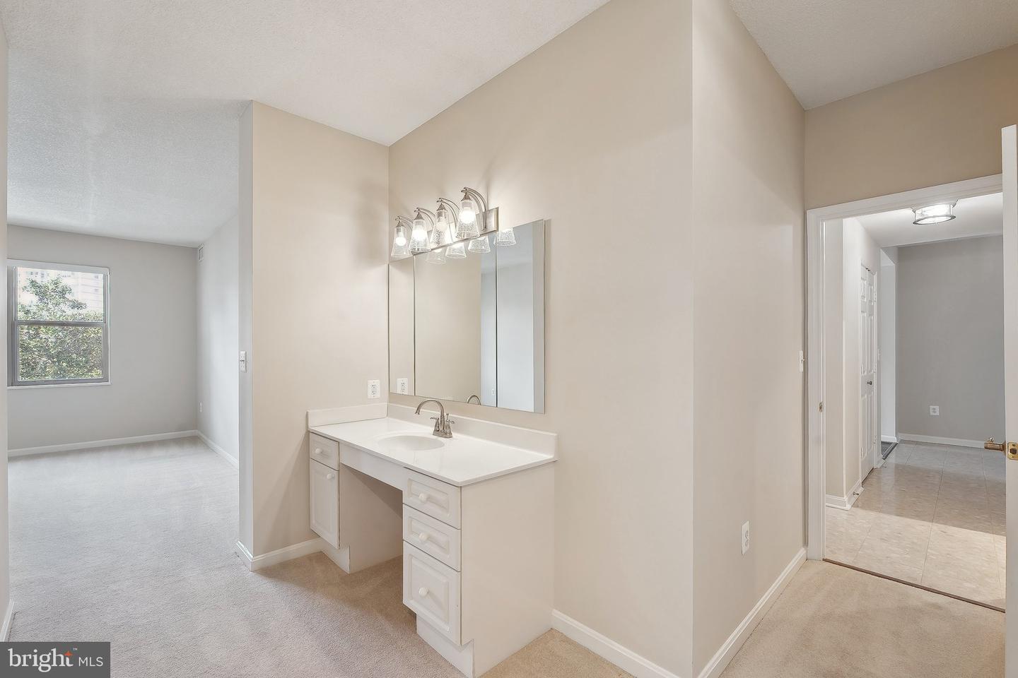19370 MAGNOLIA GROVE SQ #208, LEESBURG, Virginia 20176, 2 Bedrooms Bedrooms, ,2 BathroomsBathrooms,Residential,For sale,19370 MAGNOLIA GROVE SQ #208,VALO2093776 MLS # VALO2093776