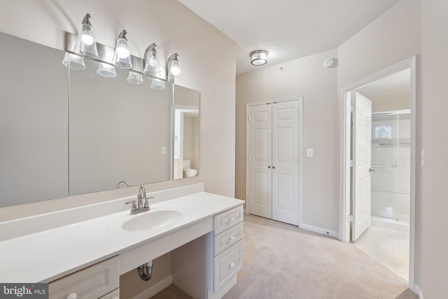 19370 MAGNOLIA GROVE SQ #208, LEESBURG, Virginia 20176, 2 Bedrooms Bedrooms, ,2 BathroomsBathrooms,Residential,For sale,19370 MAGNOLIA GROVE SQ #208,VALO2093776 MLS # VALO2093776