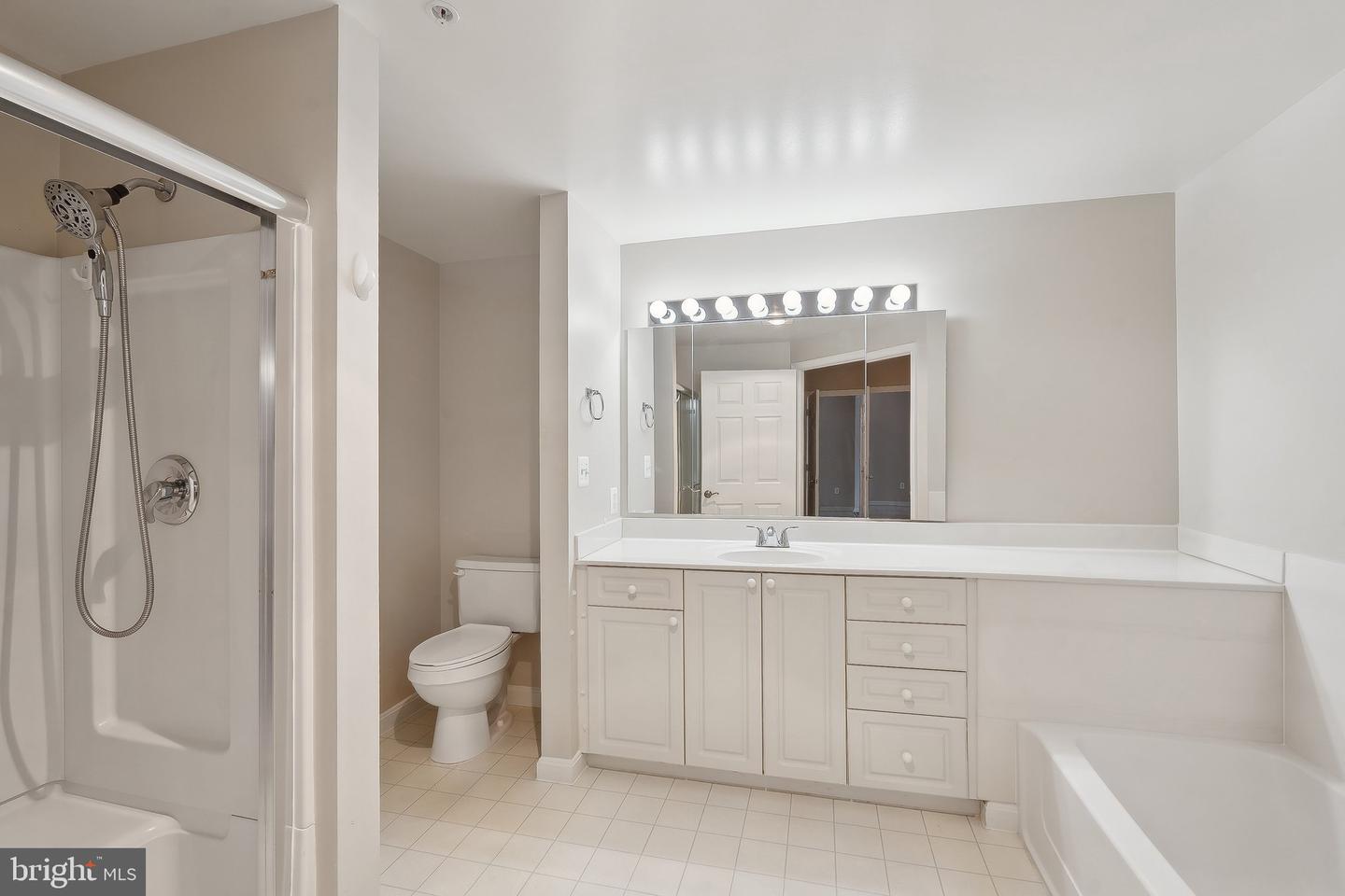 19370 MAGNOLIA GROVE SQ #208, LEESBURG, Virginia 20176, 2 Bedrooms Bedrooms, ,2 BathroomsBathrooms,Residential,For sale,19370 MAGNOLIA GROVE SQ #208,VALO2093776 MLS # VALO2093776