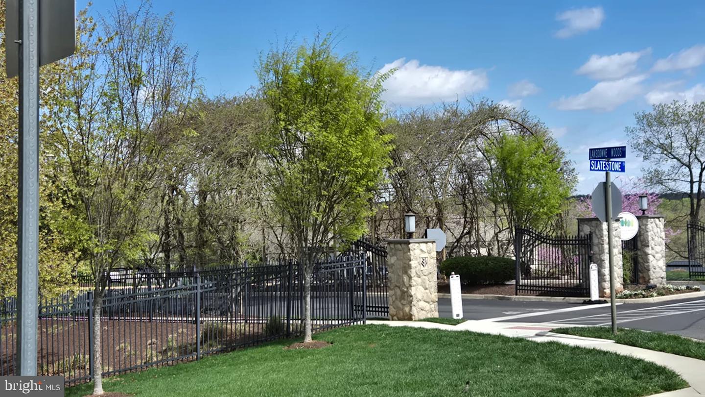 19370 MAGNOLIA GROVE SQ #208, LEESBURG, Virginia 20176, 2 Bedrooms Bedrooms, ,2 BathroomsBathrooms,Residential,For sale,19370 MAGNOLIA GROVE SQ #208,VALO2093776 MLS # VALO2093776