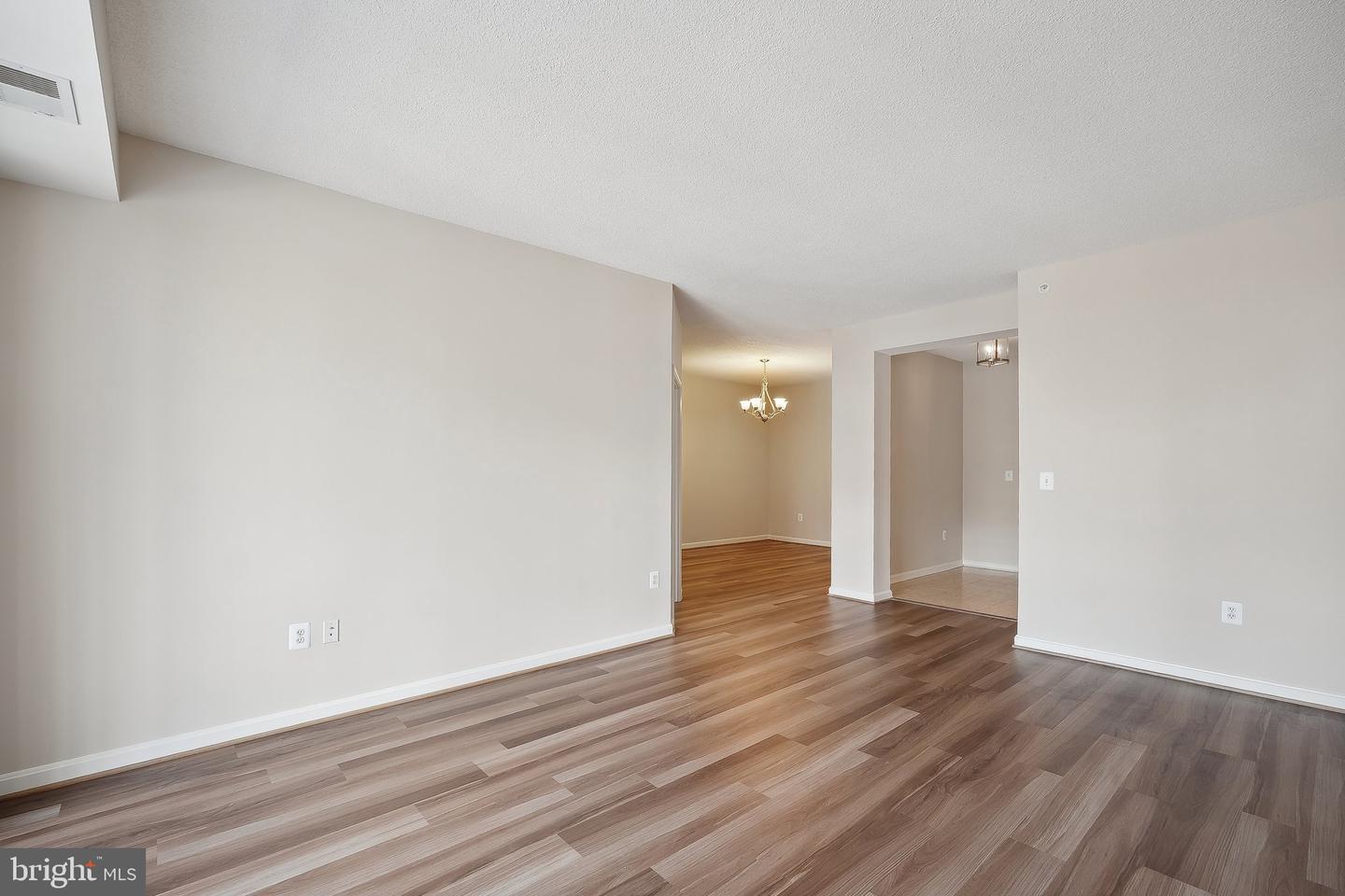 19370 MAGNOLIA GROVE SQ #208, LEESBURG, Virginia 20176, 2 Bedrooms Bedrooms, ,2 BathroomsBathrooms,Residential,For sale,19370 MAGNOLIA GROVE SQ #208,VALO2093776 MLS # VALO2093776