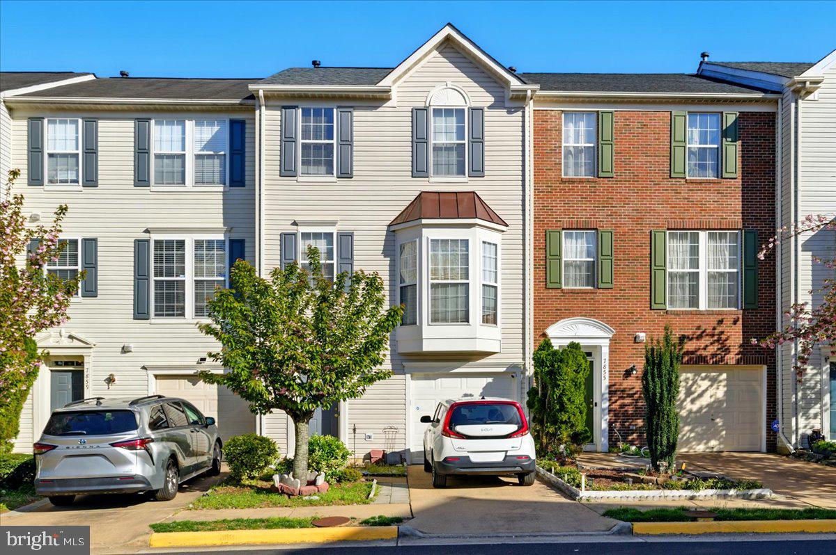7857 DOGUE INDIAN CIR, LORTON, Virginia 22079, 3 Bedrooms Bedrooms, ,2 BathroomsBathrooms,Residential,For sale,7857 DOGUE INDIAN CIR,VAFX2234752 MLS # VAFX2234752