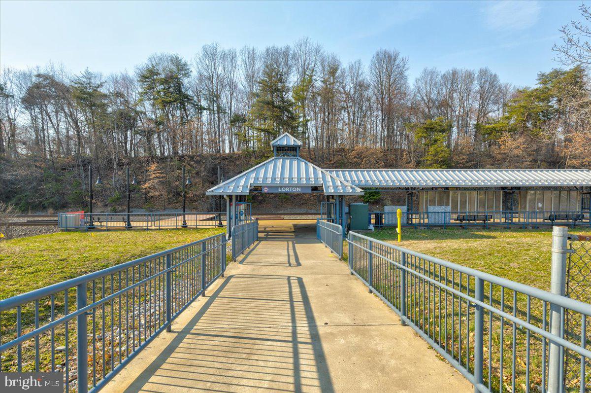 7857 DOGUE INDIAN CIR, LORTON, Virginia 22079, 3 Bedrooms Bedrooms, ,2 BathroomsBathrooms,Residential,For sale,7857 DOGUE INDIAN CIR,VAFX2234752 MLS # VAFX2234752