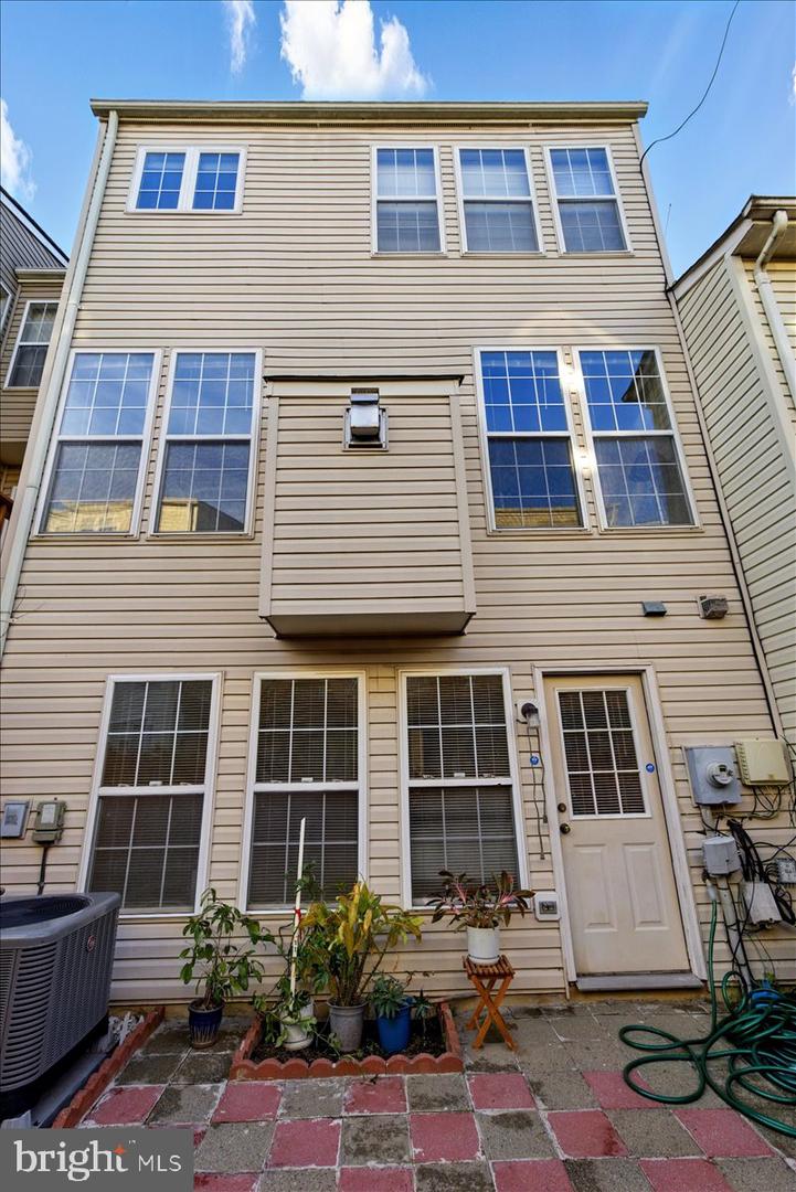7857 DOGUE INDIAN CIR, LORTON, Virginia 22079, 3 Bedrooms Bedrooms, ,2 BathroomsBathrooms,Residential,For sale,7857 DOGUE INDIAN CIR,VAFX2234752 MLS # VAFX2234752