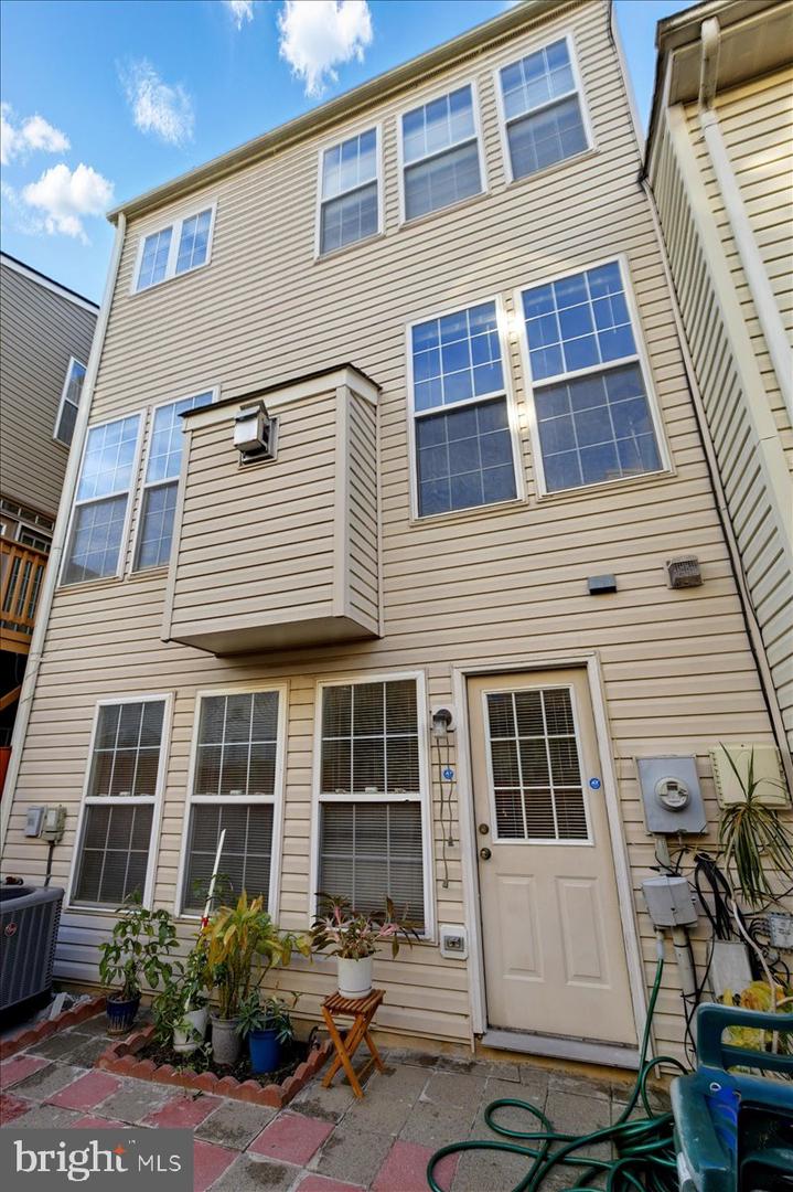 7857 DOGUE INDIAN CIR, LORTON, Virginia 22079, 3 Bedrooms Bedrooms, ,2 BathroomsBathrooms,Residential,For sale,7857 DOGUE INDIAN CIR,VAFX2234752 MLS # VAFX2234752