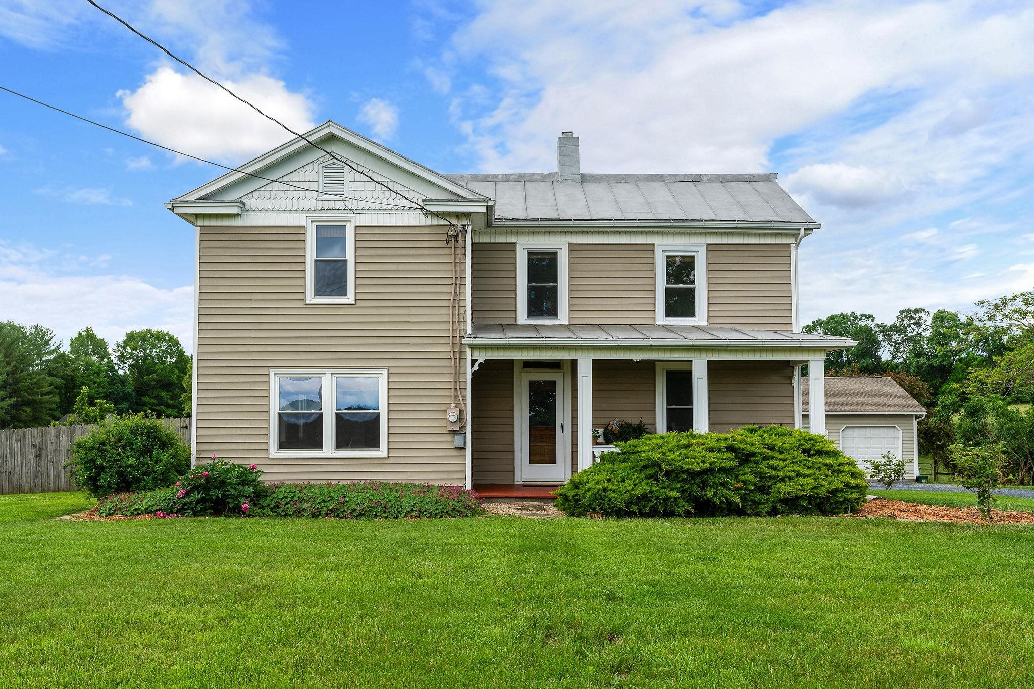 199 HERMITAGE RD, STAUNTON, Virginia 24401, 4 Bedrooms Bedrooms, ,2 BathroomsBathrooms,Residential,199 HERMITAGE RD,664973 MLS # 664973