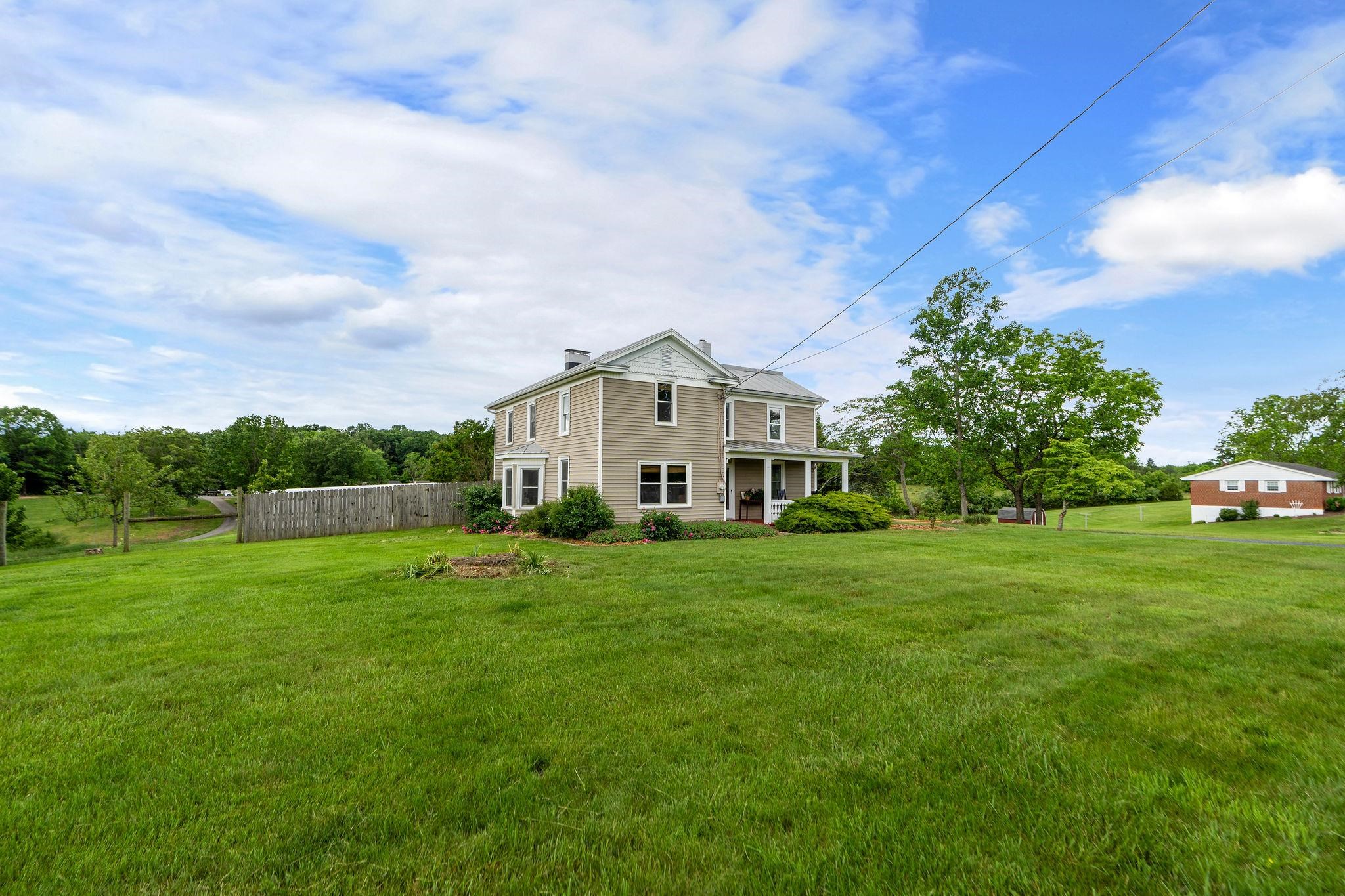 199 HERMITAGE RD, STAUNTON, Virginia 24401, 4 Bedrooms Bedrooms, ,2 BathroomsBathrooms,Residential,199 HERMITAGE RD,664973 MLS # 664973