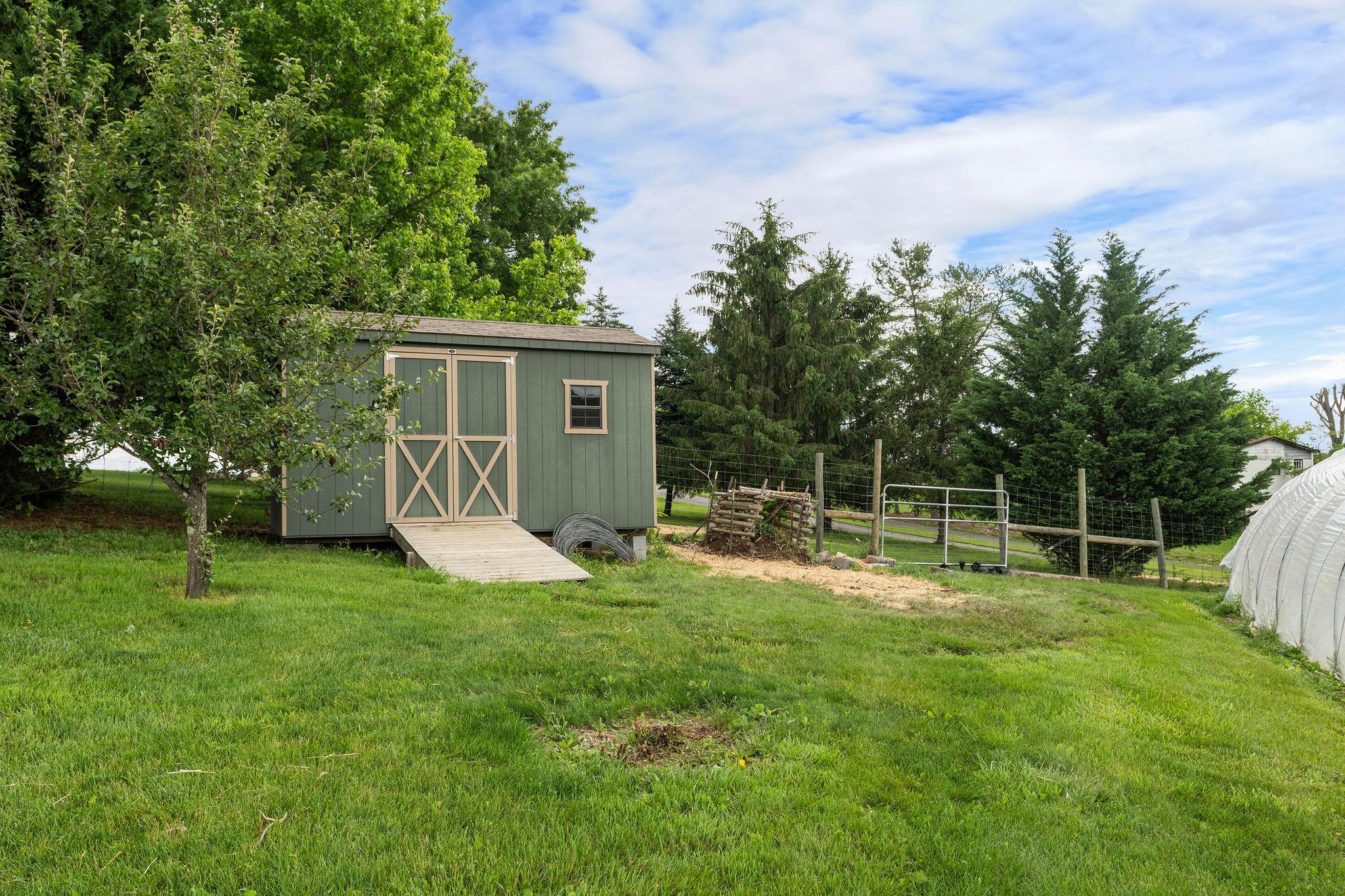 199 HERMITAGE RD, STAUNTON, Virginia 24401, 4 Bedrooms Bedrooms, ,2 BathroomsBathrooms,Residential,199 HERMITAGE RD,664973 MLS # 664973