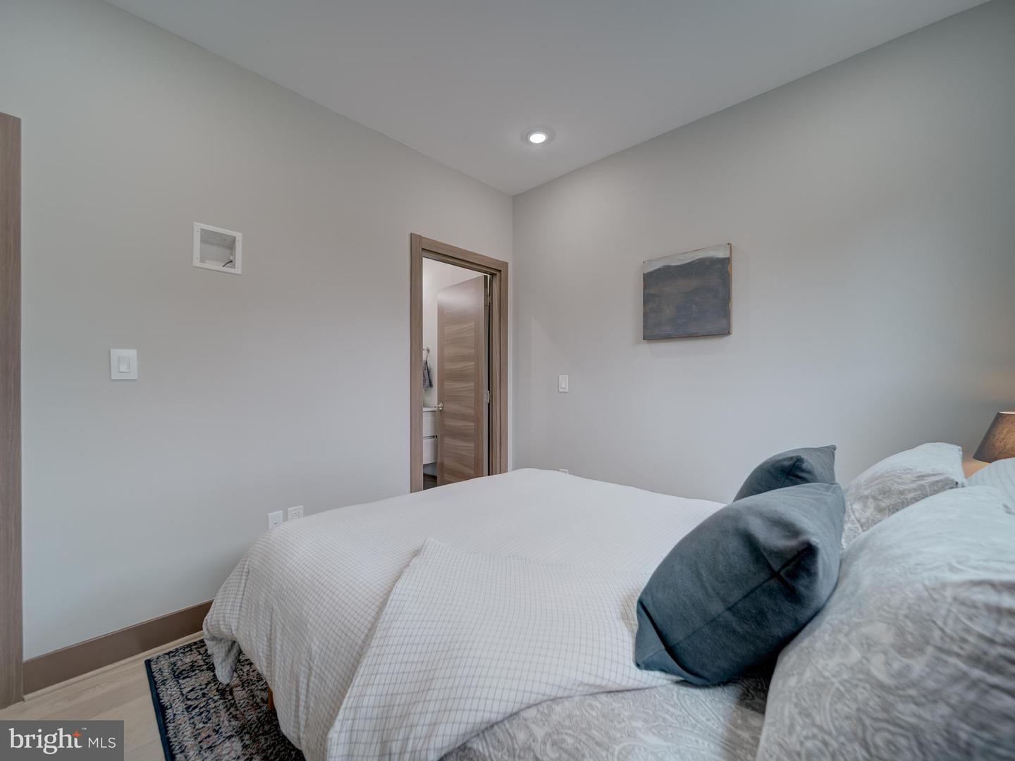 2109 M ST NE #5, WASHINGTON, District Of Columbia 20002, 2 Bedrooms Bedrooms, ,2 BathroomsBathrooms,Residential,For sale,2109 M ST NE #5,DCDC2196310 MLS # DCDC2196310