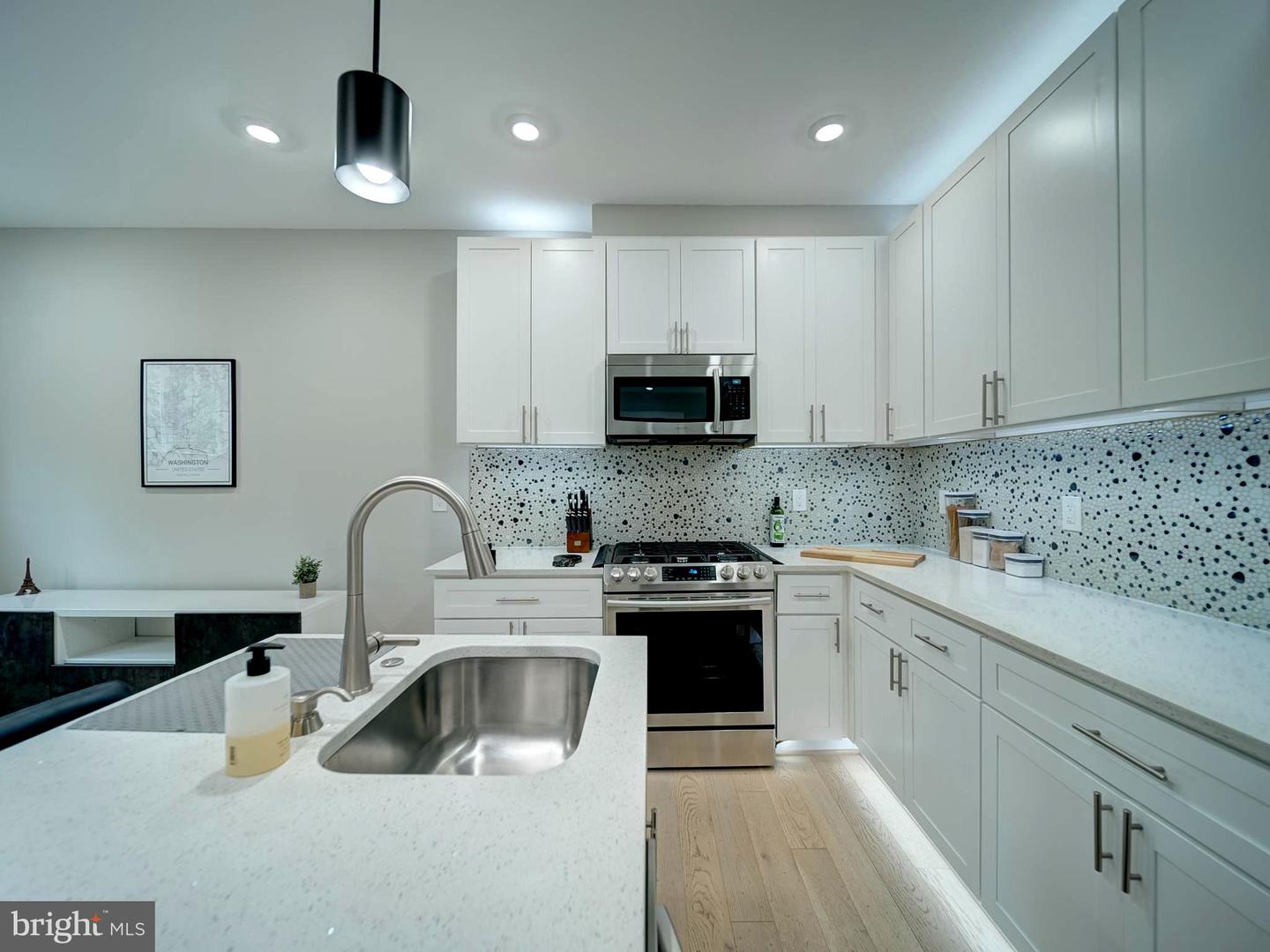 2109 M ST NE #5, WASHINGTON, District Of Columbia 20002, 2 Bedrooms Bedrooms, ,2 BathroomsBathrooms,Residential,For sale,2109 M ST NE #5,DCDC2196310 MLS # DCDC2196310