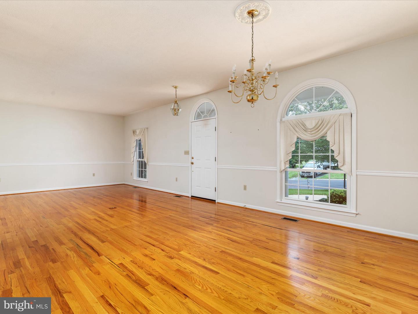 565 FULTON DR, STRASBURG, Virginia 22657, 3 Bedrooms Bedrooms, ,2 BathroomsBathrooms,Residential,For sale,565 FULTON DR,VASH2011236 MLS # VASH2011236