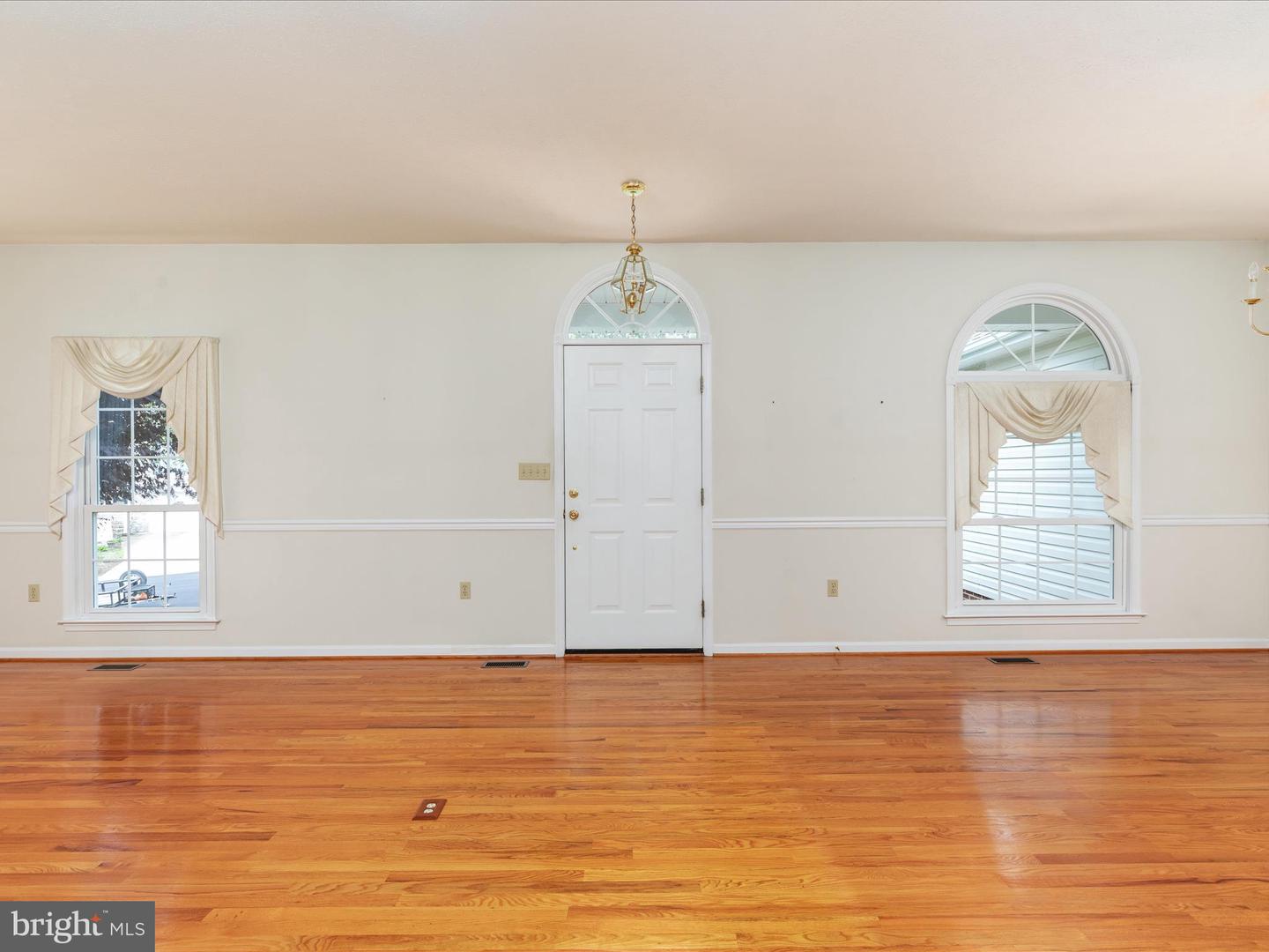 565 FULTON DR, STRASBURG, Virginia 22657, 3 Bedrooms Bedrooms, ,2 BathroomsBathrooms,Residential,For sale,565 FULTON DR,VASH2011236 MLS # VASH2011236