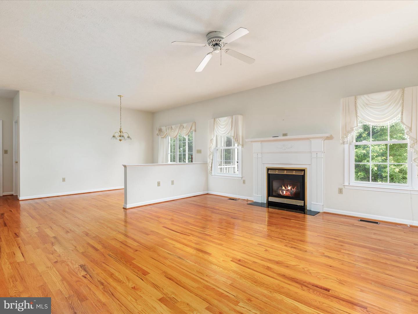 565 FULTON DR, STRASBURG, Virginia 22657, 3 Bedrooms Bedrooms, ,2 BathroomsBathrooms,Residential,For sale,565 FULTON DR,VASH2011236 MLS # VASH2011236