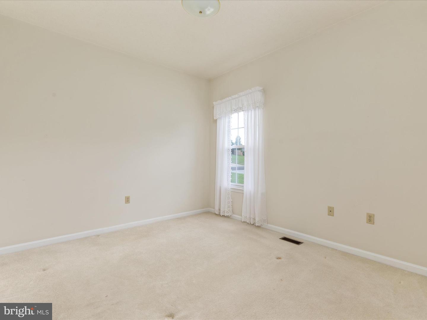 565 FULTON DR, STRASBURG, Virginia 22657, 3 Bedrooms Bedrooms, ,2 BathroomsBathrooms,Residential,For sale,565 FULTON DR,VASH2011236 MLS # VASH2011236