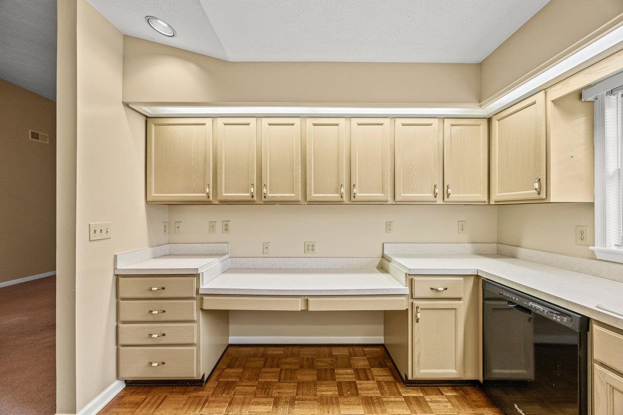 Built-in desk area
