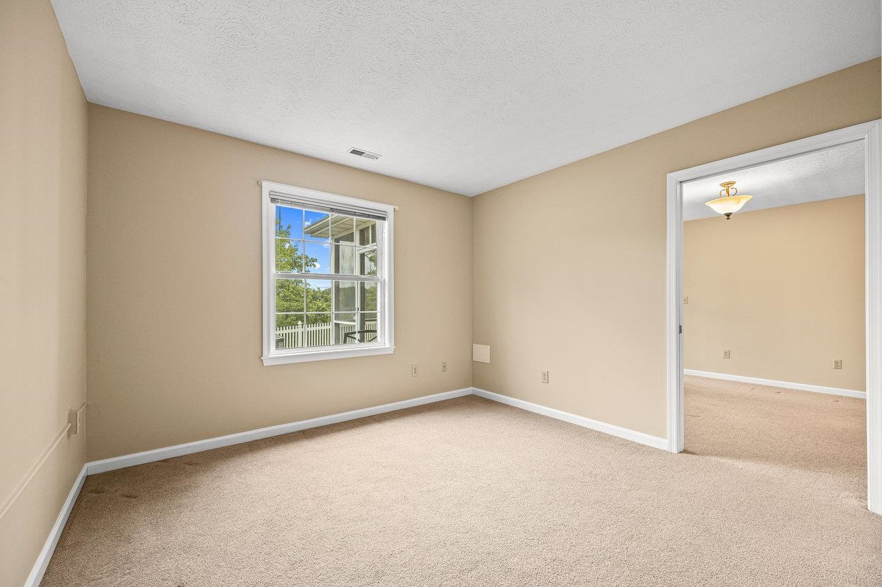 Pocket doors for privacy, good size closet