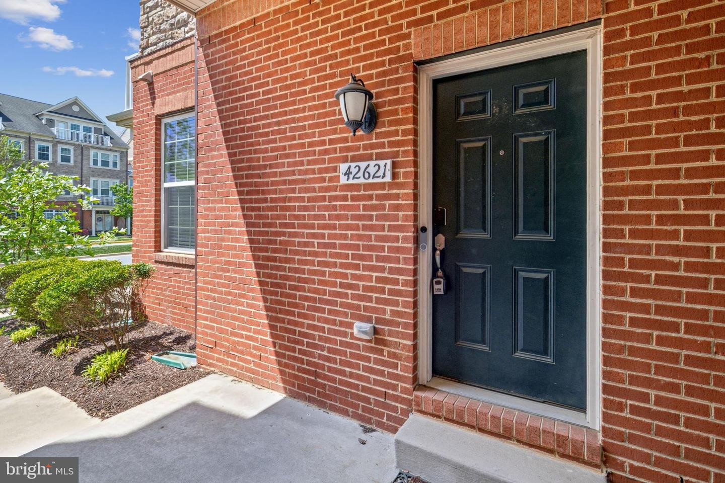 42621 CAPITOL VIEW TER, BROADLANDS, Virginia 20148, 3 Bedrooms Bedrooms, ,2 BathroomsBathrooms,Residential,For sale,42621 CAPITOL VIEW TER,VALO2095244 MLS # VALO2095244