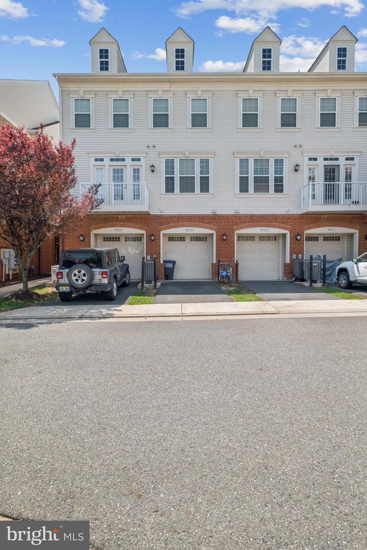 42621 CAPITOL VIEW TER, BROADLANDS, Virginia 20148, 3 Bedrooms Bedrooms, ,2 BathroomsBathrooms,Residential,For sale,42621 CAPITOL VIEW TER,VALO2095244 MLS # VALO2095244