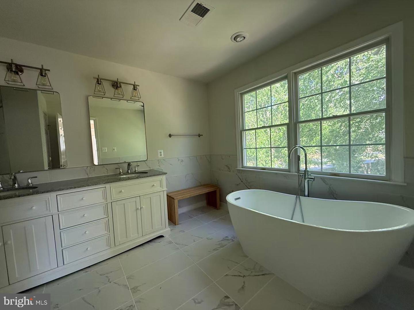 500 ROLAND ST SW, VIENNA, Virginia 22180, 5 Bedrooms Bedrooms, ,4 BathroomsBathrooms,Residential,For sale,500 ROLAND ST SW,VAFX2238646 MLS # VAFX2238646