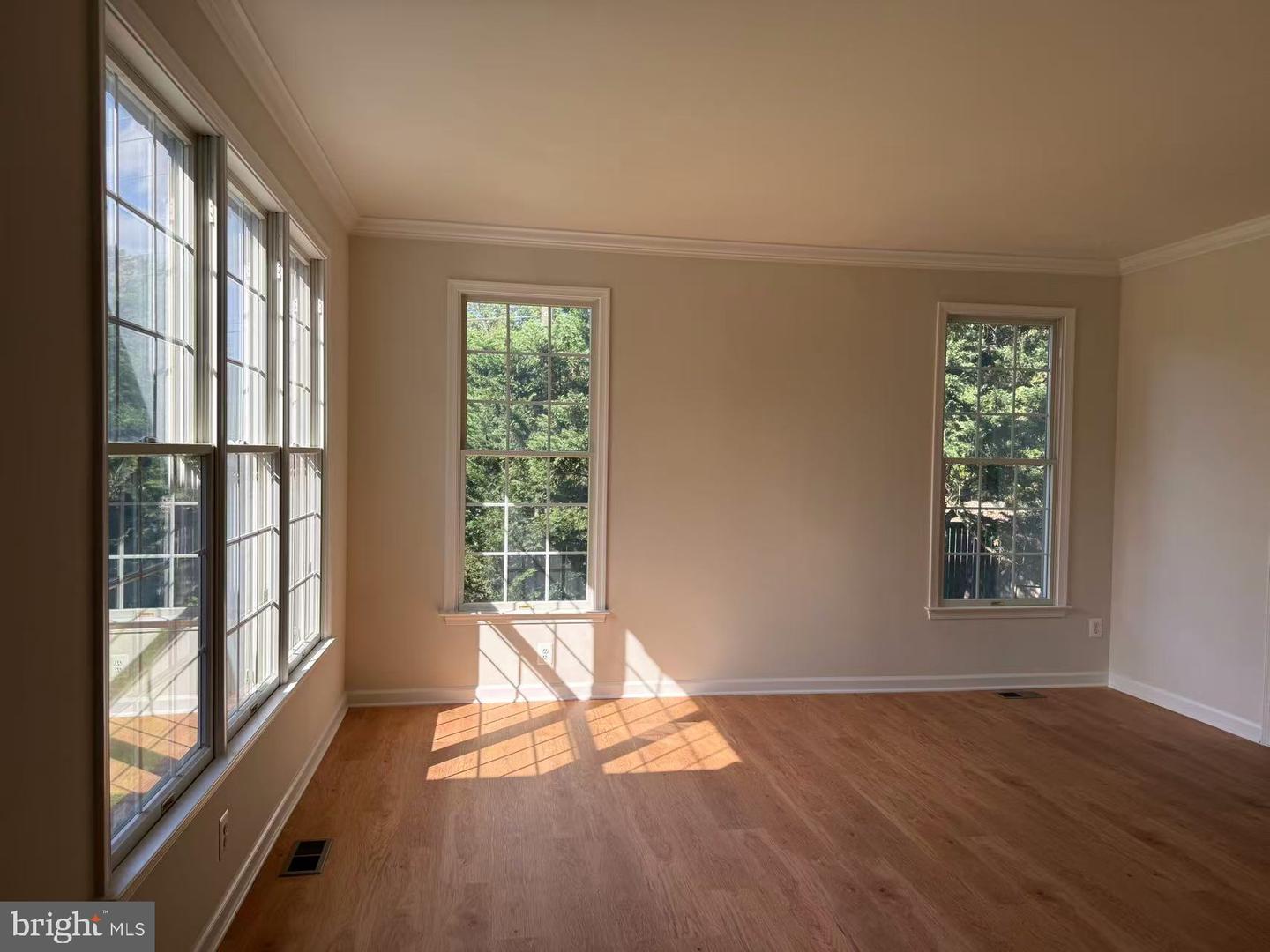 500 ROLAND ST SW, VIENNA, Virginia 22180, 5 Bedrooms Bedrooms, ,4 BathroomsBathrooms,Residential,For sale,500 ROLAND ST SW,VAFX2238646 MLS # VAFX2238646