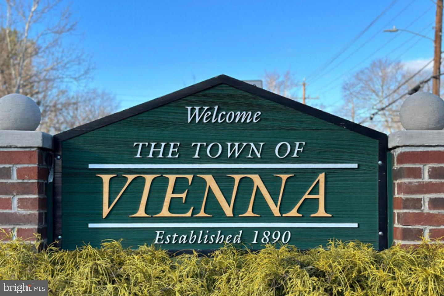 500 ROLAND ST SW, VIENNA, Virginia 22180, 5 Bedrooms Bedrooms, ,4 BathroomsBathrooms,Residential,For sale,500 ROLAND ST SW,VAFX2238646 MLS # VAFX2238646