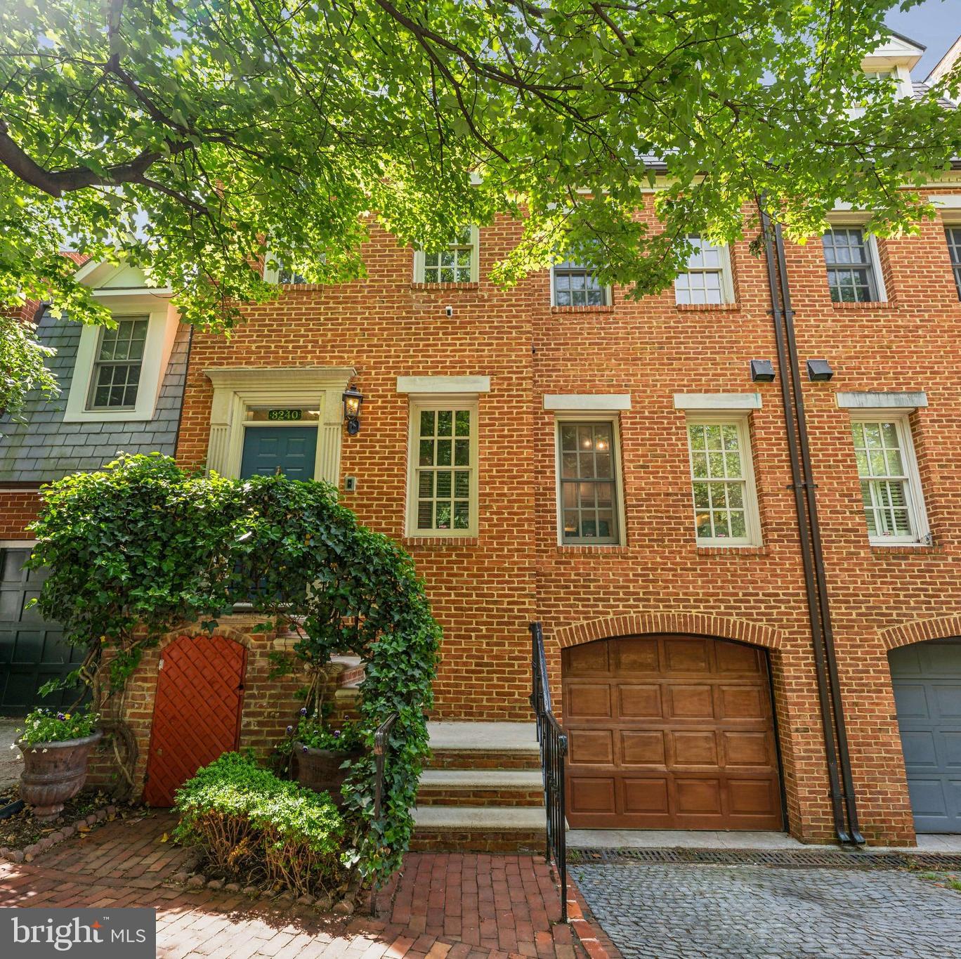 3240 RESERVOIR RD NW, WASHINGTON, District Of Columbia 20007, 3 Bedrooms Bedrooms, ,4 BathroomsBathrooms,Residential,For sale,3240 RESERVOIR RD NW,DCDC2199274 MLS # DCDC2199274