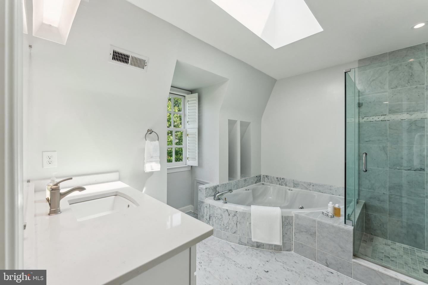 3240 RESERVOIR RD NW, WASHINGTON, District Of Columbia 20007, 3 Bedrooms Bedrooms, ,4 BathroomsBathrooms,Residential,For sale,3240 RESERVOIR RD NW,DCDC2199274 MLS # DCDC2199274