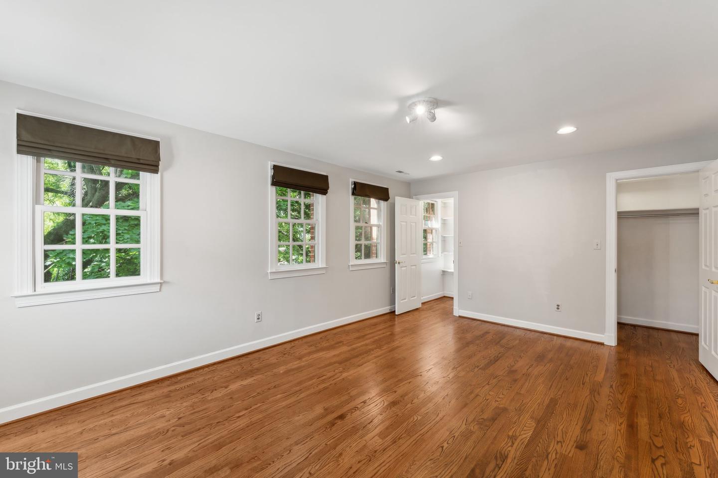 3240 RESERVOIR RD NW, WASHINGTON, District Of Columbia 20007, 3 Bedrooms Bedrooms, ,4 BathroomsBathrooms,Residential,For sale,3240 RESERVOIR RD NW,DCDC2199274 MLS # DCDC2199274