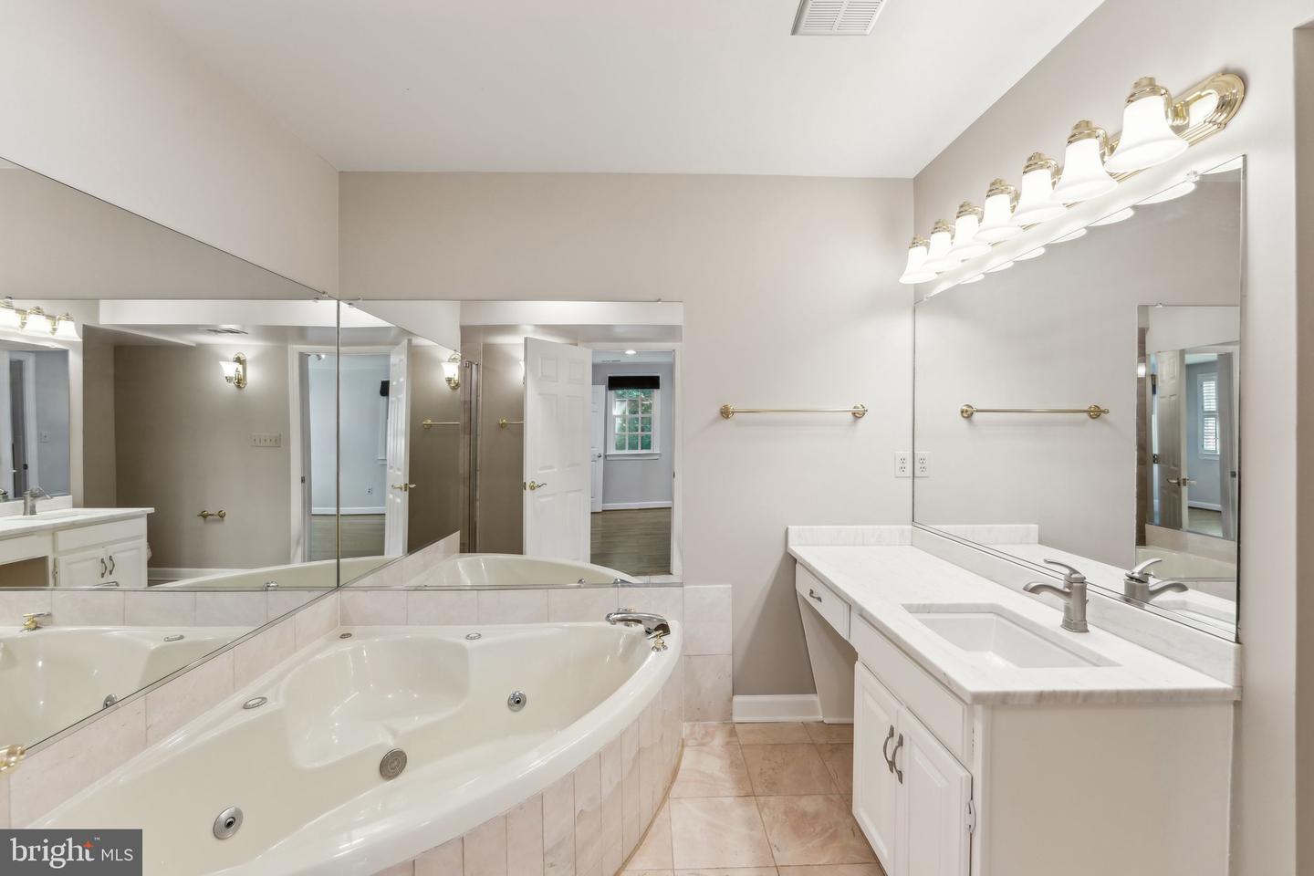 3240 RESERVOIR RD NW, WASHINGTON, District Of Columbia 20007, 3 Bedrooms Bedrooms, ,4 BathroomsBathrooms,Residential,For sale,3240 RESERVOIR RD NW,DCDC2199274 MLS # DCDC2199274