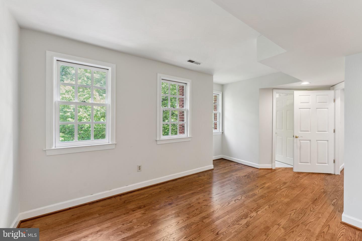 3240 RESERVOIR RD NW, WASHINGTON, District Of Columbia 20007, 3 Bedrooms Bedrooms, ,4 BathroomsBathrooms,Residential,For sale,3240 RESERVOIR RD NW,DCDC2199274 MLS # DCDC2199274