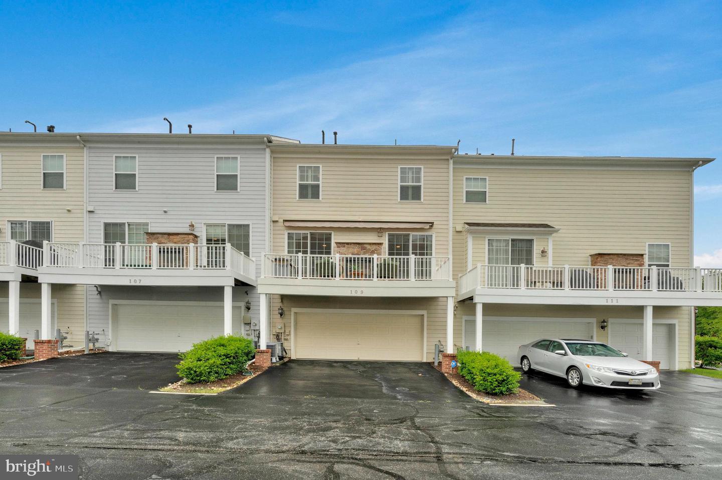 109 ANTHEM AVE, HERNDON, Virginia 20170, 3 Bedrooms Bedrooms, ,2 BathroomsBathrooms,Residential,For sale,109 ANTHEM AVE,VAFX2239574 MLS # VAFX2239574