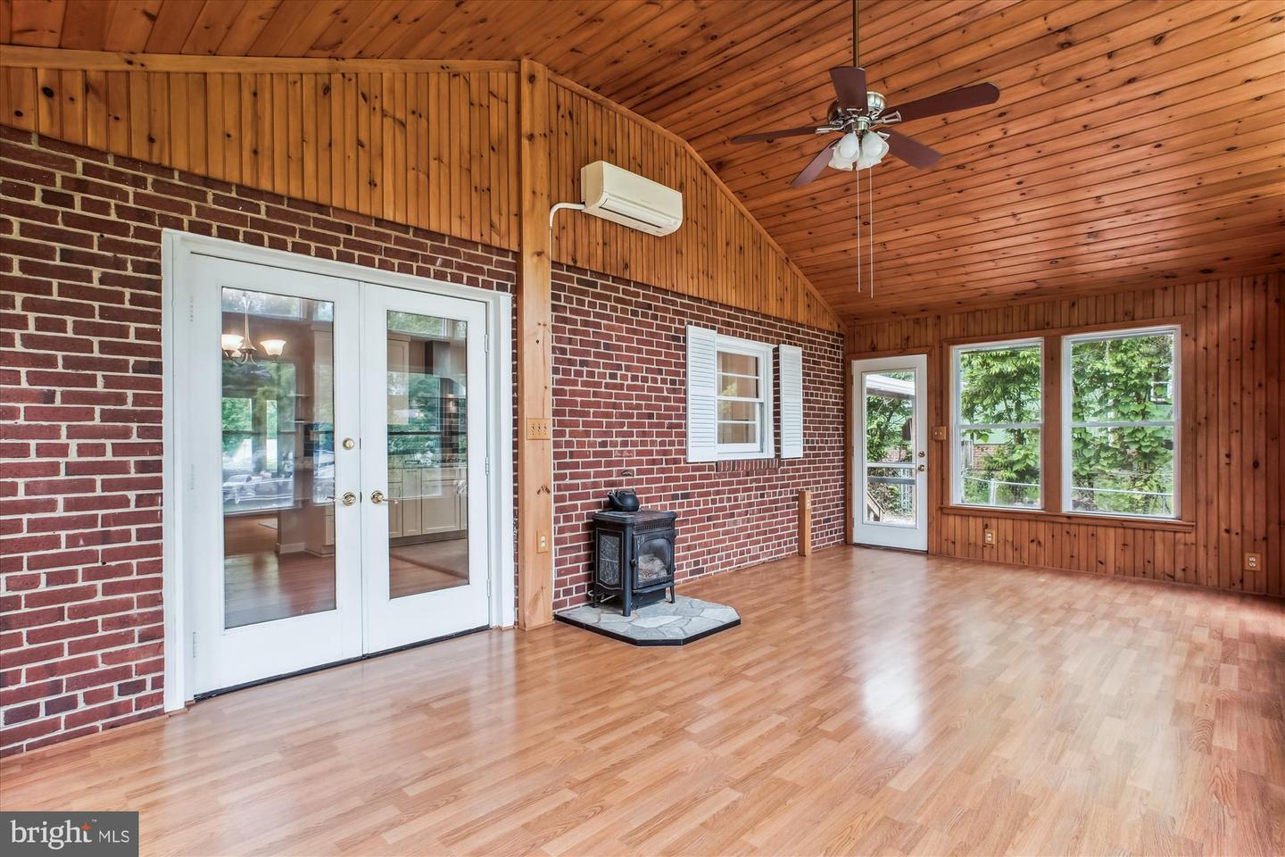 6448 EPPARD ST, FALLS CHURCH, Virginia 22042, 4 Bedrooms Bedrooms, ,3 BathroomsBathrooms,Residential,For sale,6448 EPPARD ST,VAFX2239746 MLS # VAFX2239746