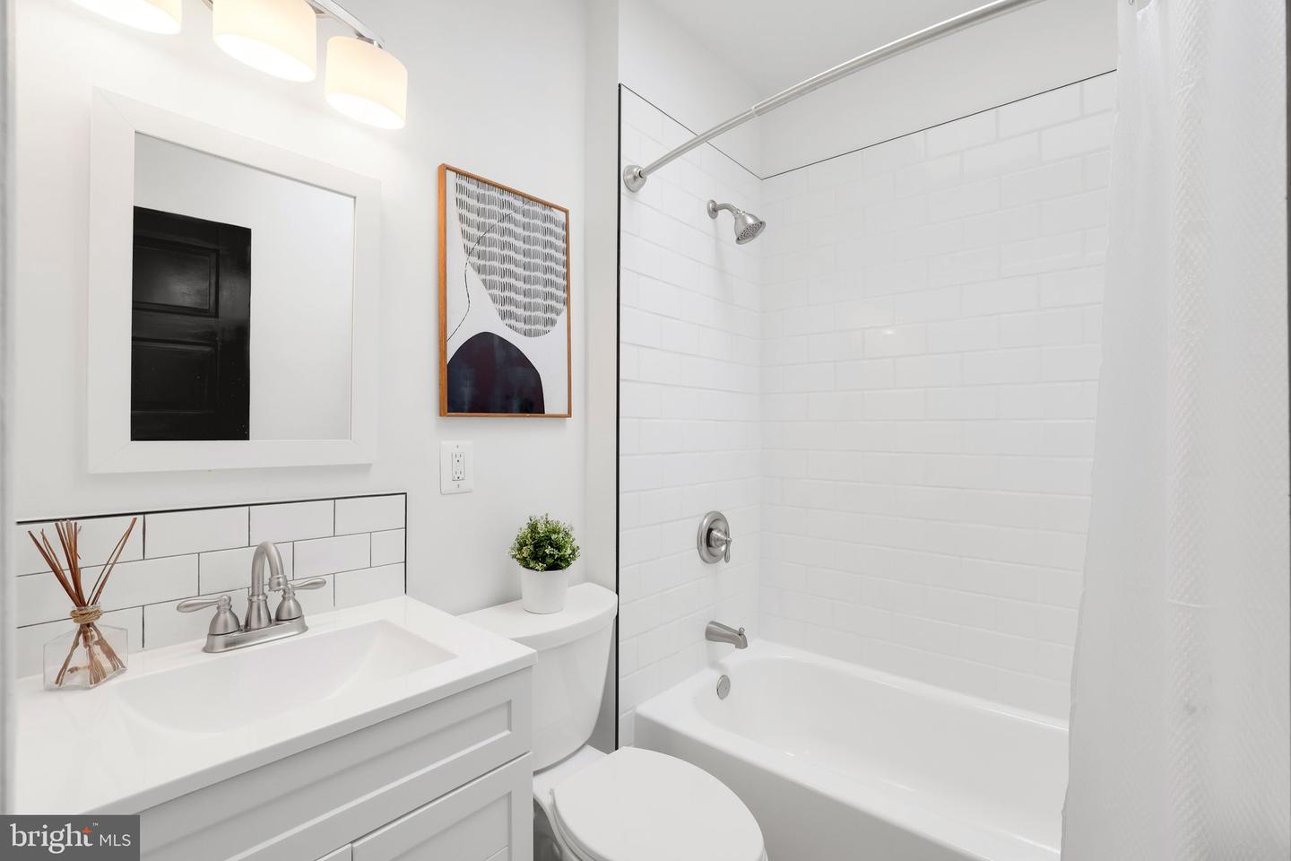2420 2ND ST NE, WASHINGTON, District Of Columbia 20002, 2 Bedrooms Bedrooms, ,1 BathroomBathrooms,Residential,For sale,2420 2ND ST NE,DCDC2200228 MLS # DCDC2200228