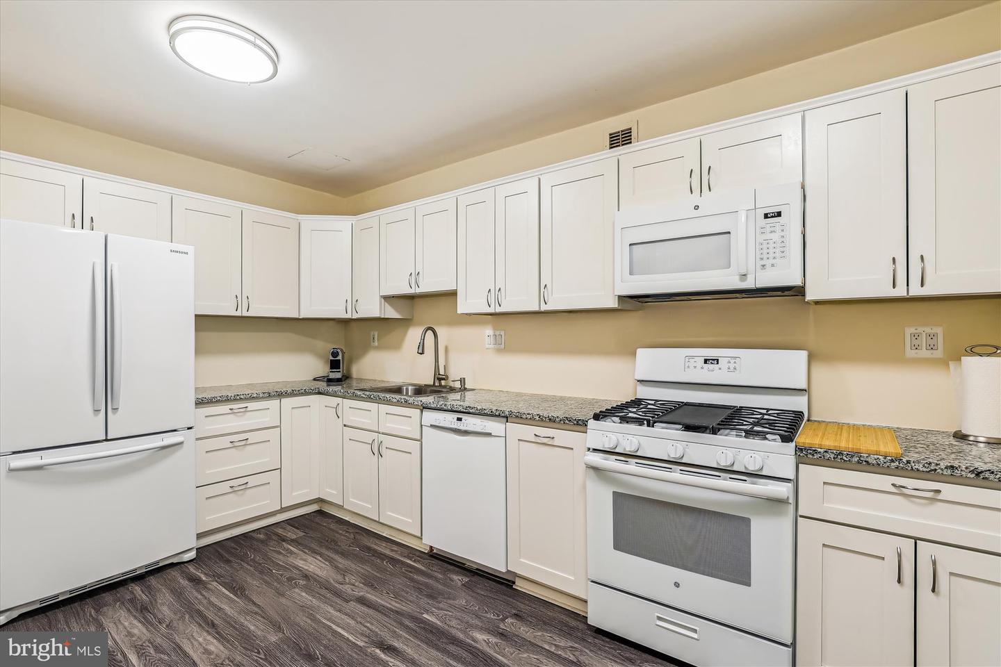 4100 CATHEDRAL AVE NW #818, WASHINGTON, District Of Columbia 20016, 3 Bedrooms Bedrooms, ,2 BathroomsBathrooms,Residential,For sale,4100 CATHEDRAL AVE NW #818,DCDC2200380 MLS # DCDC2200380