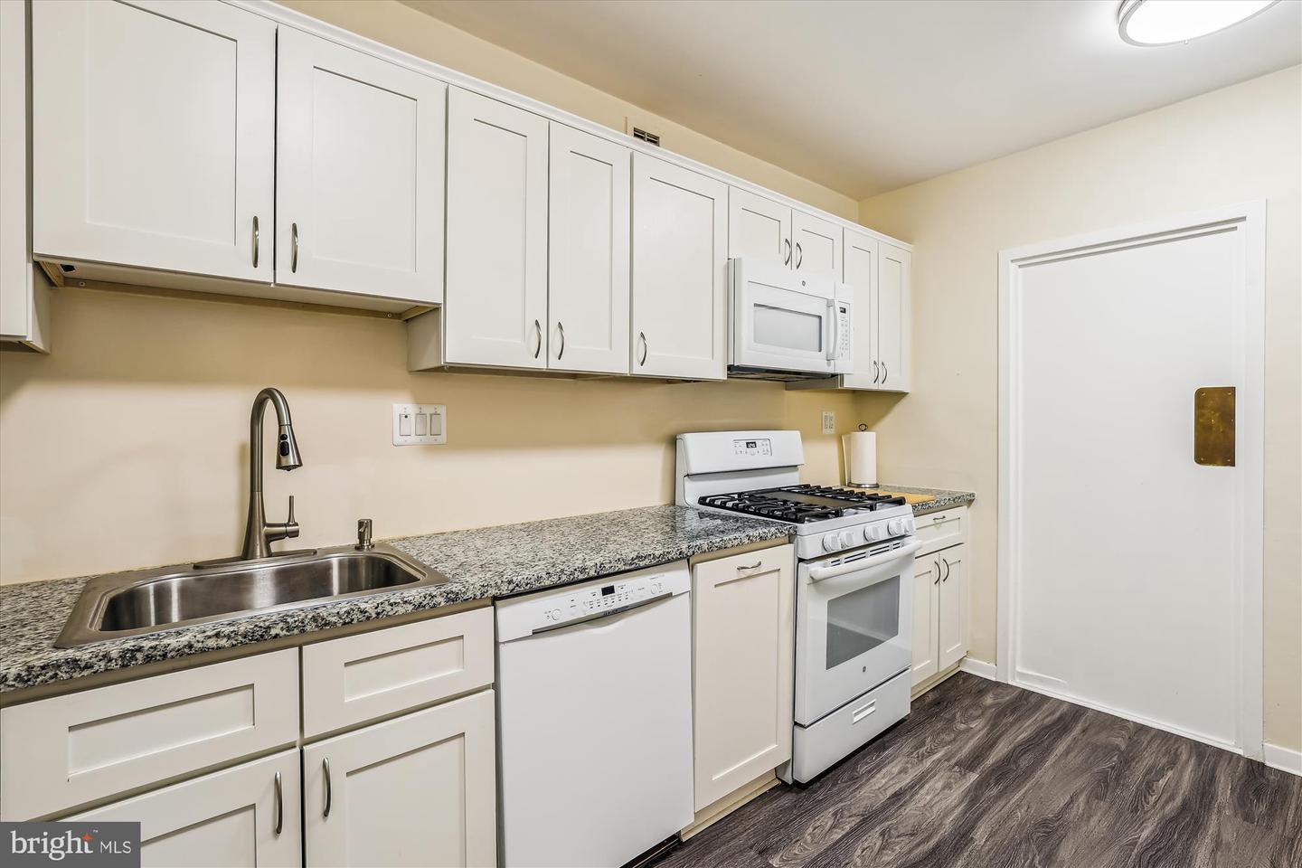 4100 CATHEDRAL AVE NW #818, WASHINGTON, District Of Columbia 20016, 3 Bedrooms Bedrooms, ,2 BathroomsBathrooms,Residential,For sale,4100 CATHEDRAL AVE NW #818,DCDC2200380 MLS # DCDC2200380