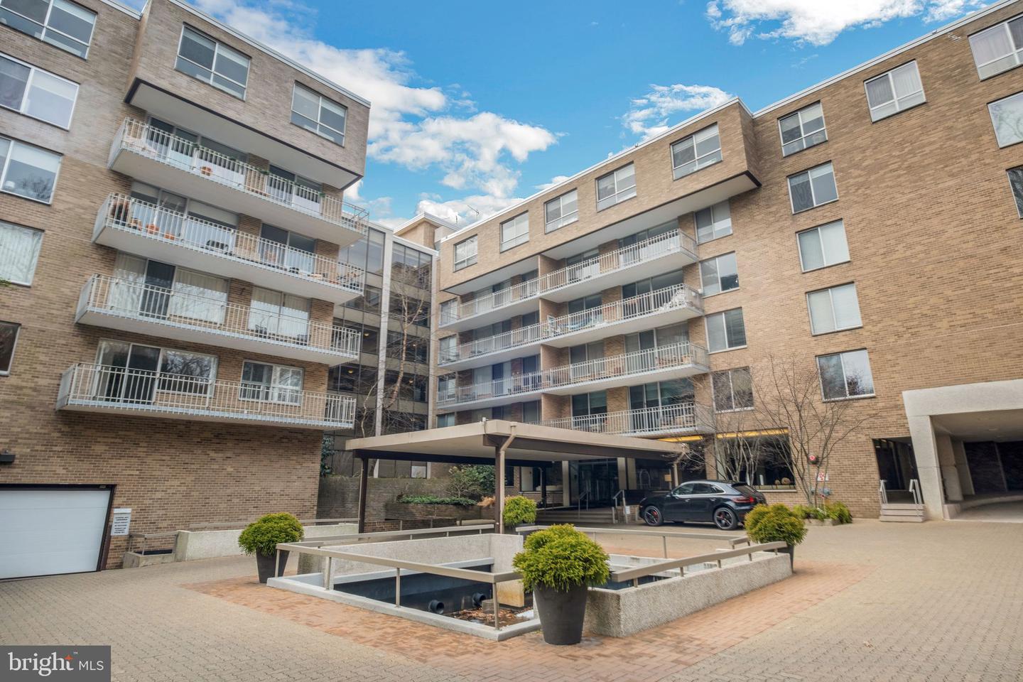 4100 CATHEDRAL AVE NW #818, WASHINGTON, District Of Columbia 20016, 3 Bedrooms Bedrooms, ,2 BathroomsBathrooms,Residential,For sale,4100 CATHEDRAL AVE NW #818,DCDC2200380 MLS # DCDC2200380