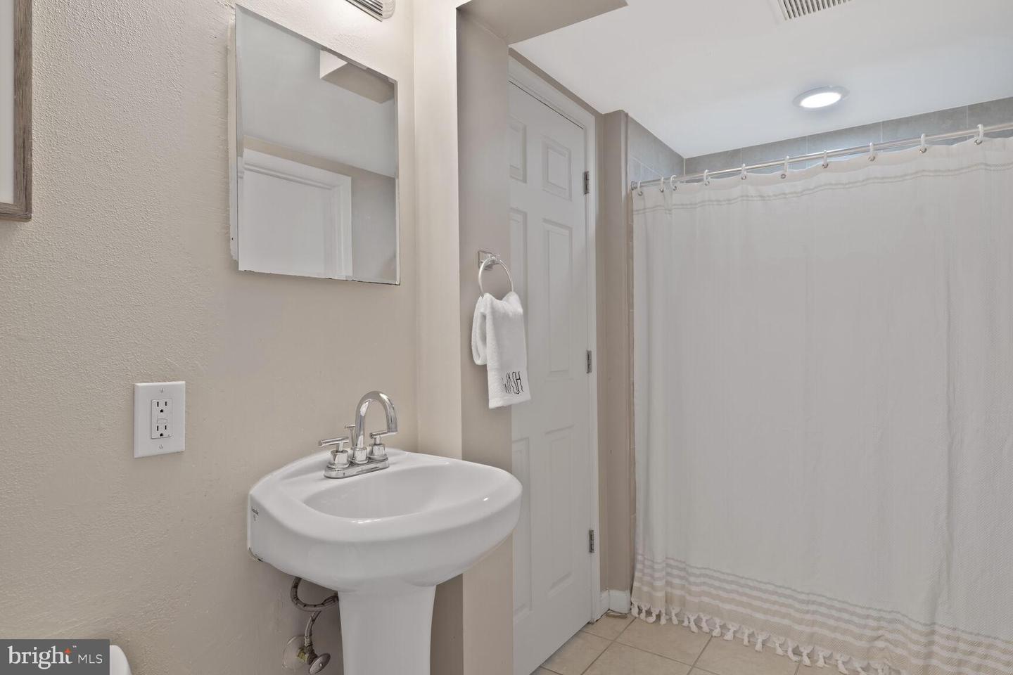 3702 FOREST GROVE DR, ANNANDALE, Virginia 22003, 5 Bedrooms Bedrooms, ,3 BathroomsBathrooms,Residential,For sale,3702 FOREST GROVE DR,VAFX2240920 MLS # VAFX2240920