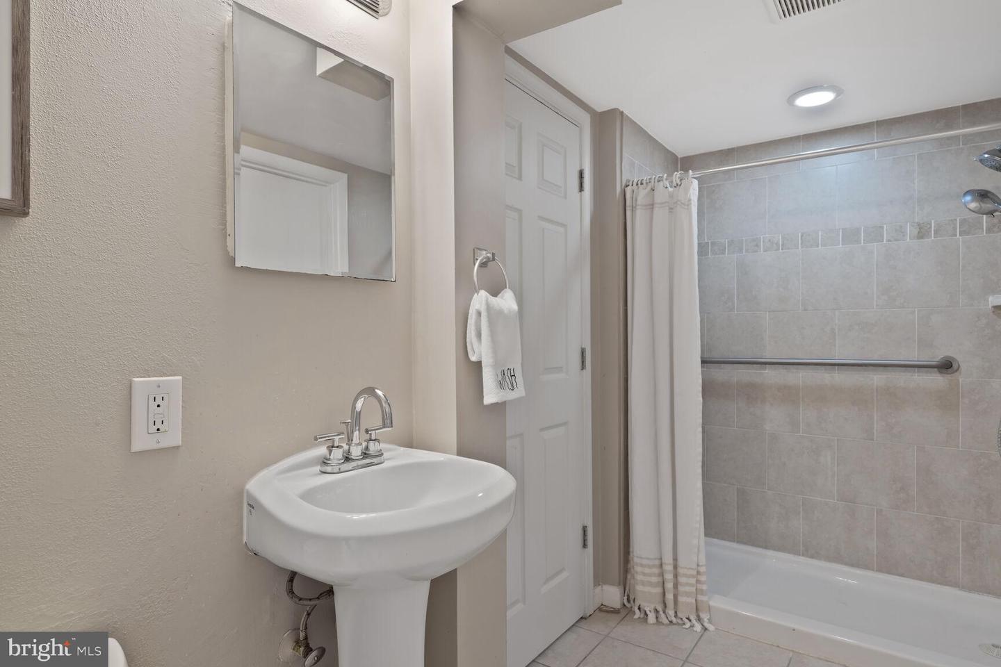 3702 FOREST GROVE DR, ANNANDALE, Virginia 22003, 5 Bedrooms Bedrooms, ,3 BathroomsBathrooms,Residential,For sale,3702 FOREST GROVE DR,VAFX2240920 MLS # VAFX2240920