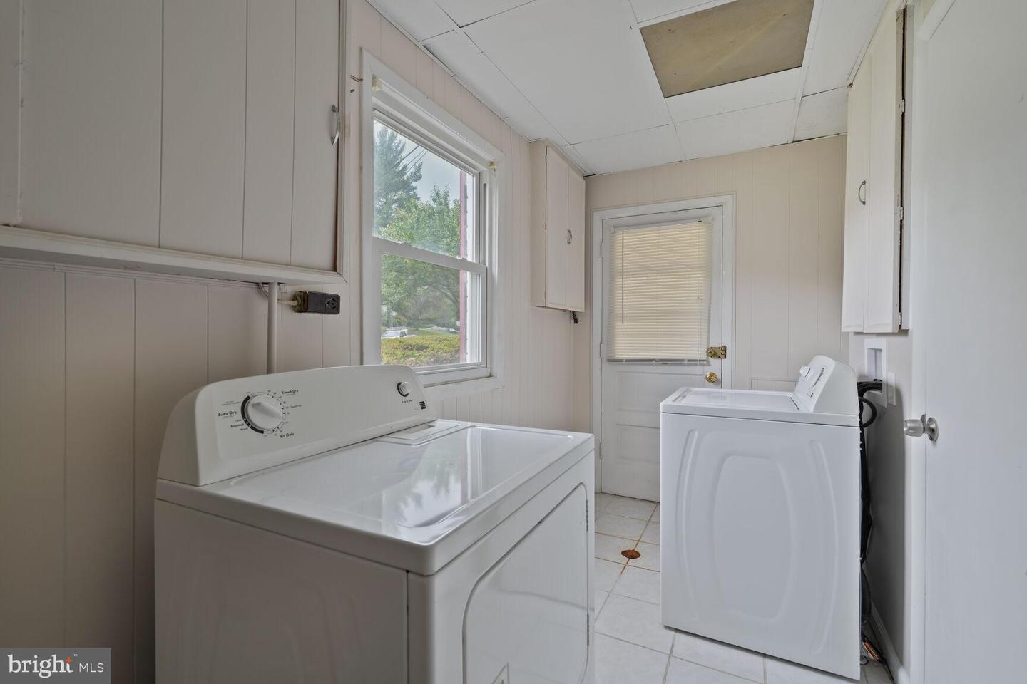 3702 FOREST GROVE DR, ANNANDALE, Virginia 22003, 5 Bedrooms Bedrooms, ,3 BathroomsBathrooms,Residential,For sale,3702 FOREST GROVE DR,VAFX2240920 MLS # VAFX2240920