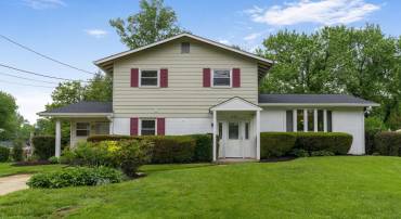 3702 FOREST GROVE DR, ANNANDALE, Virginia 22003, 5 Bedrooms Bedrooms, ,3 BathroomsBathrooms,Residential,For sale,3702 FOREST GROVE DR,VAFX2240920 MLS # VAFX2240920