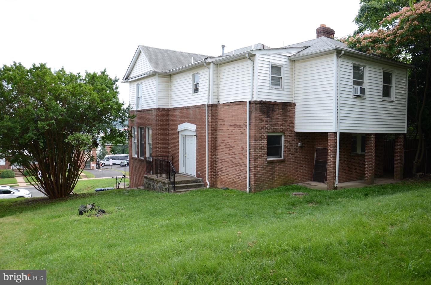 2713 24TH RD S #A & B, ARLINGTON, Virginia 22206, 5 Bedrooms Bedrooms, ,2 BathroomsBathrooms,Residential,For sale,2713 24TH RD S #A & B,VAAR2057526 MLS # VAAR2057526