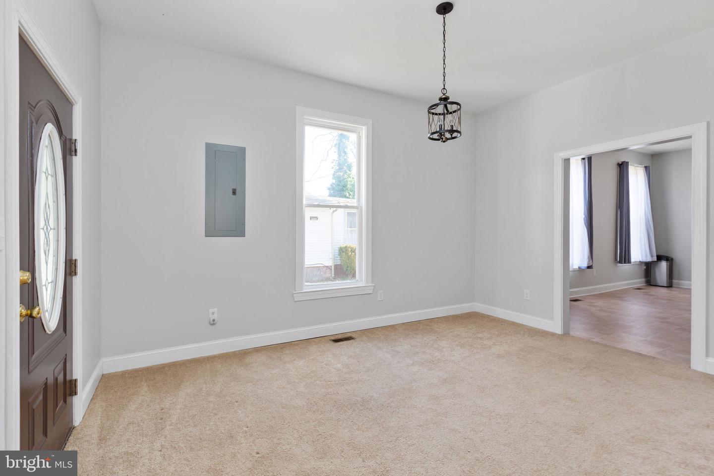 113 W MAIN ST, WAKEFIELD, Virginia 23888, 5 Bedrooms Bedrooms, ,3 BathroomsBathrooms,Residential,For sale,113 W MAIN ST,VASX2000032 MLS # VASX2000032