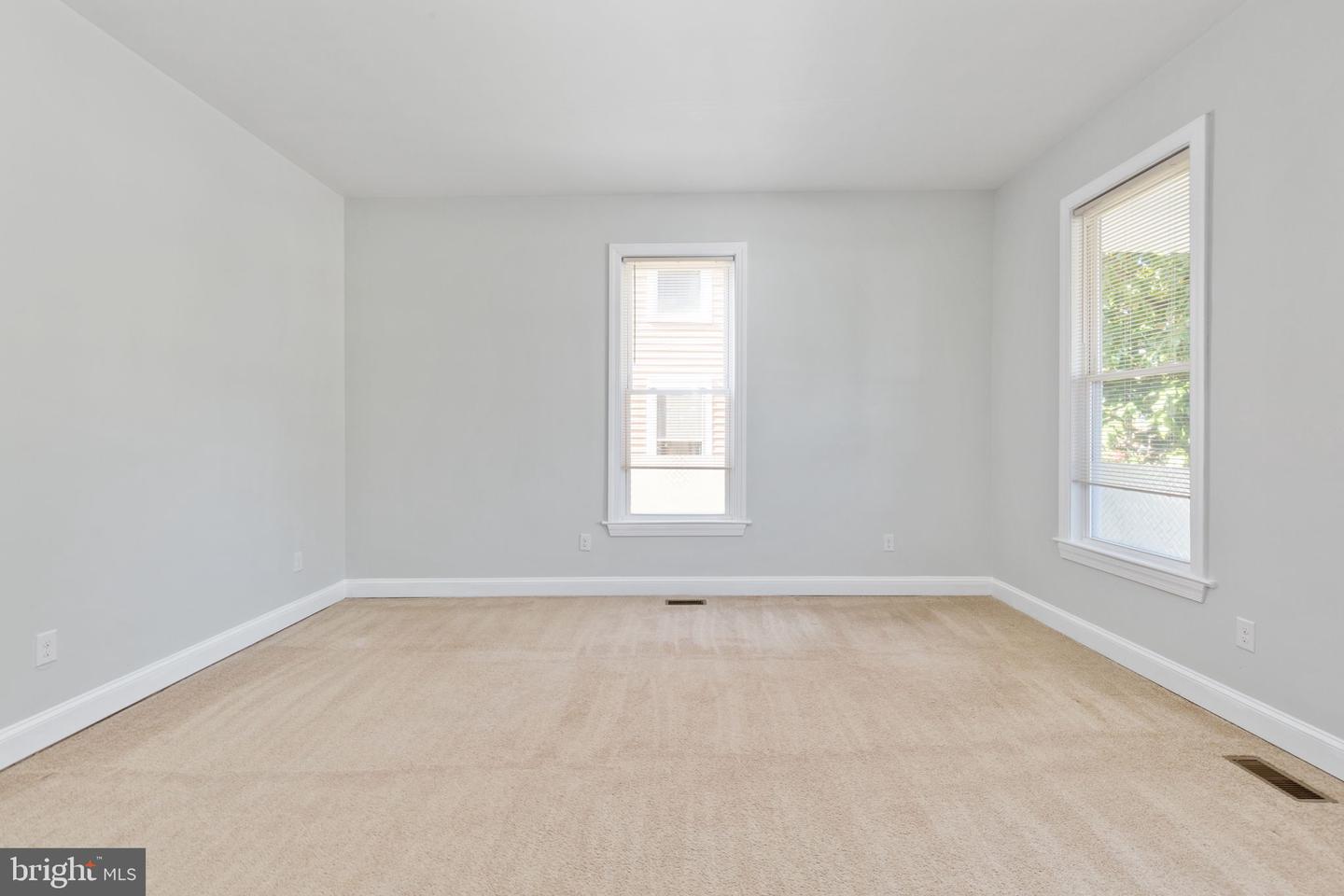 113 W MAIN ST, WAKEFIELD, Virginia 23888, 5 Bedrooms Bedrooms, ,3 BathroomsBathrooms,Residential,For sale,113 W MAIN ST,VASX2000032 MLS # VASX2000032