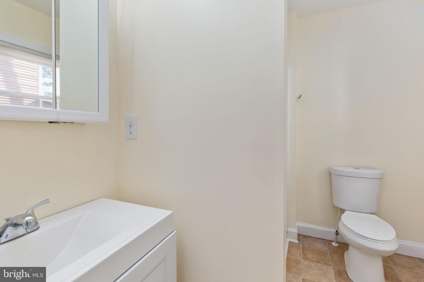 113 W MAIN ST, WAKEFIELD, Virginia 23888, 5 Bedrooms Bedrooms, ,3 BathroomsBathrooms,Residential,For sale,113 W MAIN ST,VASX2000032 MLS # VASX2000032