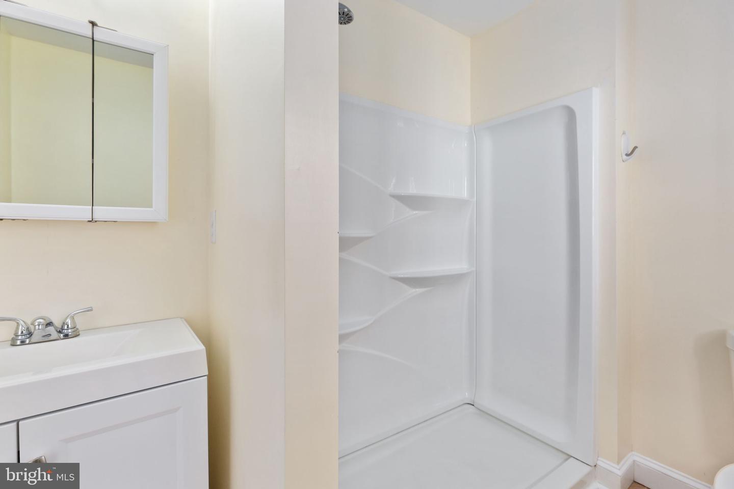 113 W MAIN ST, WAKEFIELD, Virginia 23888, 5 Bedrooms Bedrooms, ,3 BathroomsBathrooms,Residential,For sale,113 W MAIN ST,VASX2000032 MLS # VASX2000032