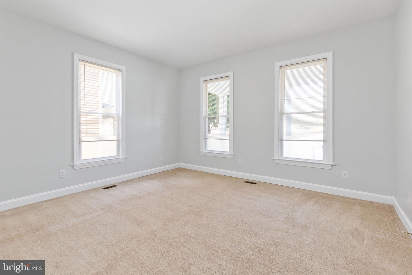 113 W MAIN ST, WAKEFIELD, Virginia 23888, 5 Bedrooms Bedrooms, ,3 BathroomsBathrooms,Residential,For sale,113 W MAIN ST,VASX2000032 MLS # VASX2000032