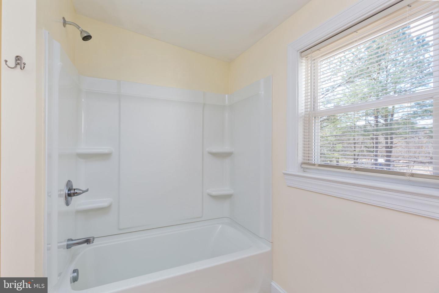 113 W MAIN ST, WAKEFIELD, Virginia 23888, 5 Bedrooms Bedrooms, ,3 BathroomsBathrooms,Residential,For sale,113 W MAIN ST,VASX2000032 MLS # VASX2000032
