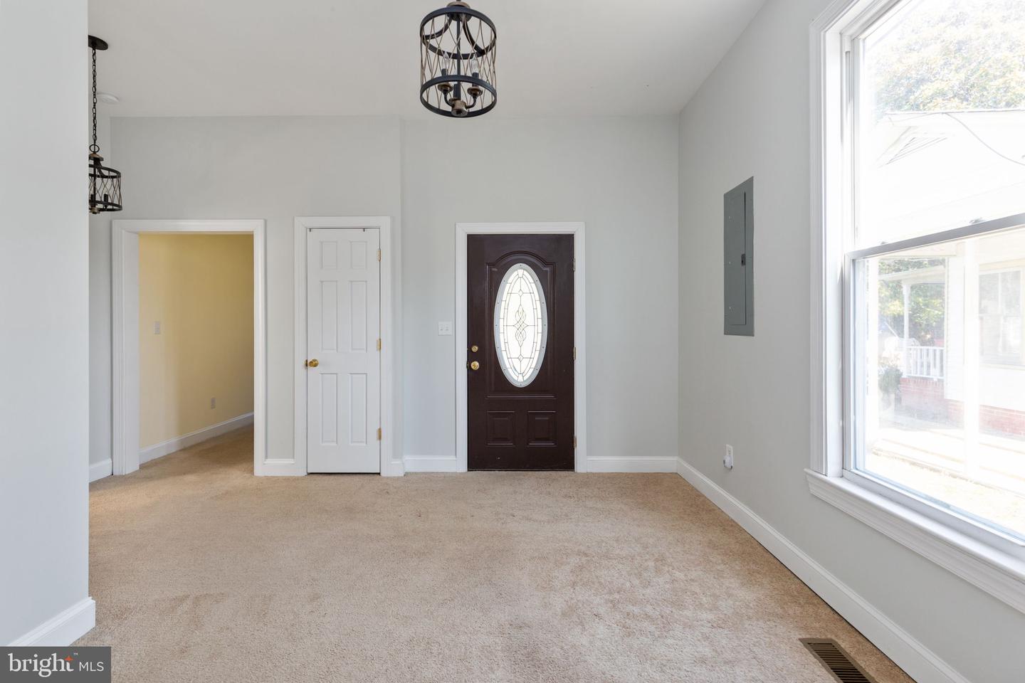 113 W MAIN ST, WAKEFIELD, Virginia 23888, 5 Bedrooms Bedrooms, ,3 BathroomsBathrooms,Residential,For sale,113 W MAIN ST,VASX2000032 MLS # VASX2000032