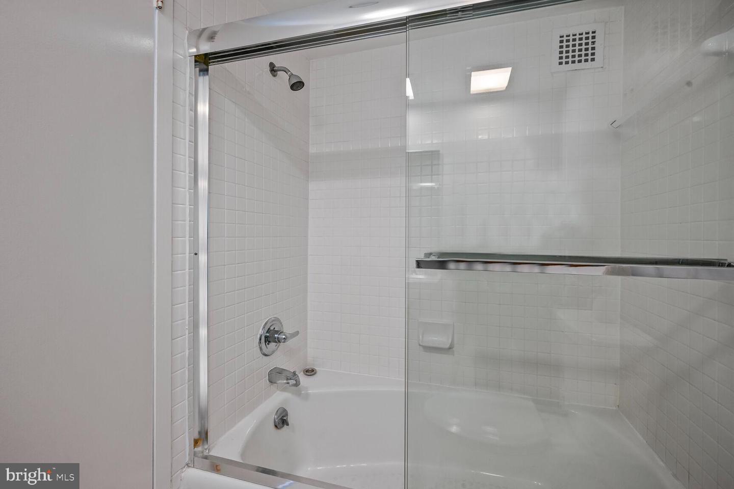 2501 CALVERT ST NW #306, WASHINGTON, District Of Columbia 20008, 2 Bedrooms Bedrooms, ,2 BathroomsBathrooms,Residential,For sale,2501 CALVERT ST NW #306,DCDC2201026 MLS # DCDC2201026