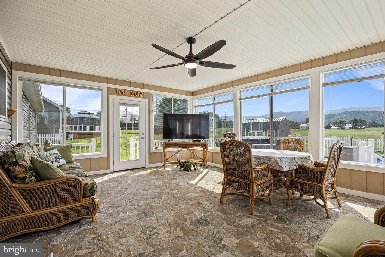 53 ARTHUR LN, LURAY, Virginia 22835, 3 Bedrooms Bedrooms, ,2 BathroomsBathrooms,Residential,For sale,53 ARTHUR LN,VAPA2004920 MLS # VAPA2004920